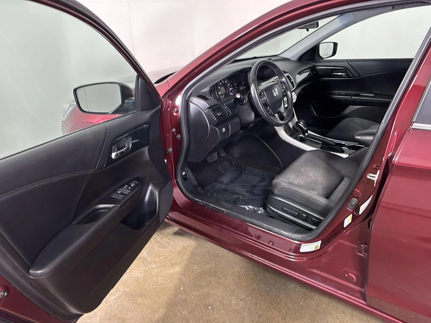 Used 2013 Basque Red Pearl II Honda Sport image 2