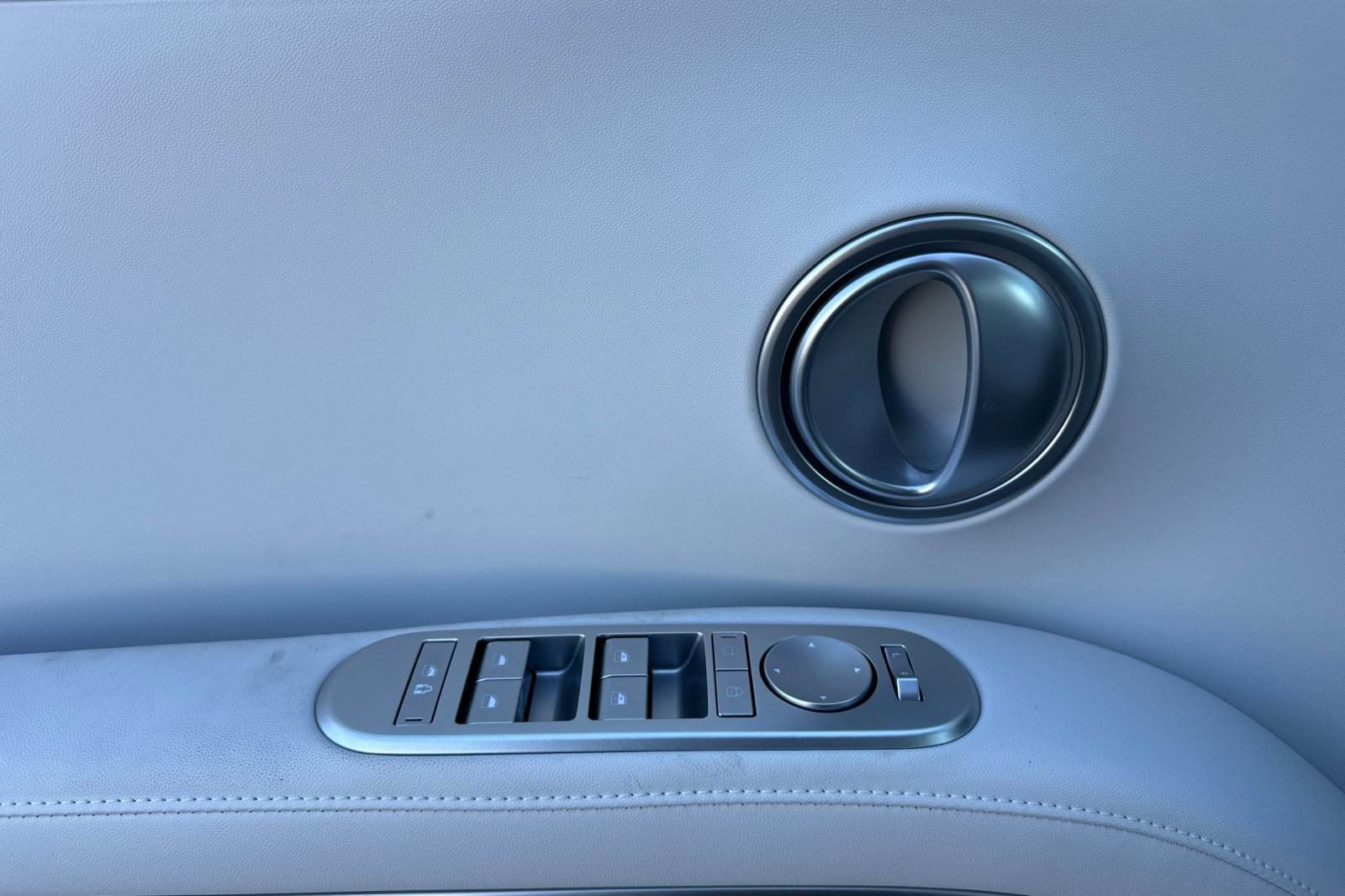 New 2026 Creamy White Pearl Hyundai SEL 8P image 11
