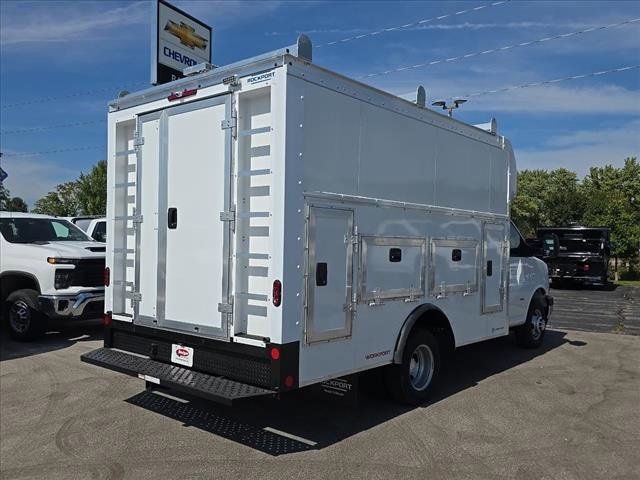 2024 Chevrolet Express Cutaway 3500 photo 3