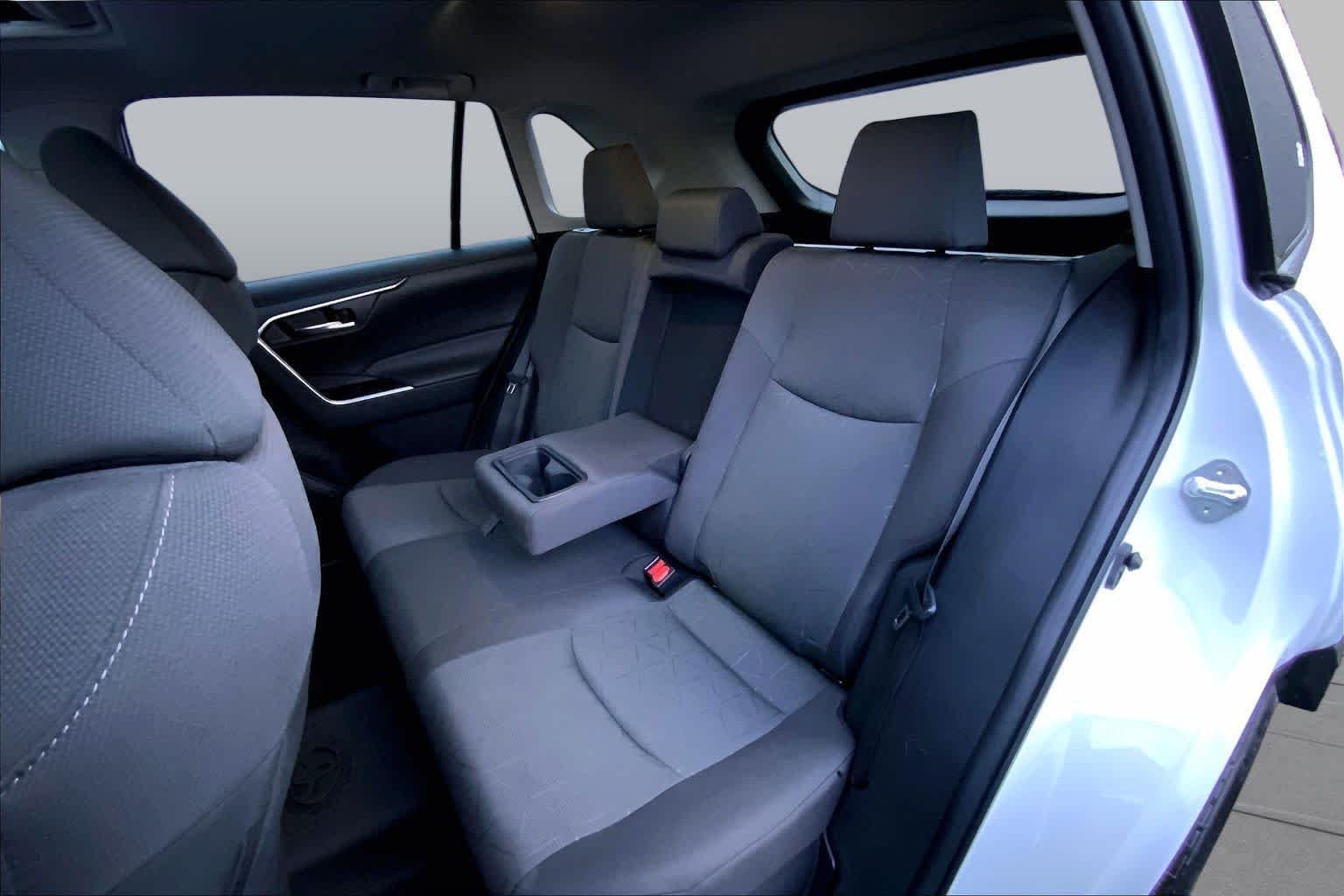 Used 2024 Ice Cap Toyota Hybrid XLE image 18