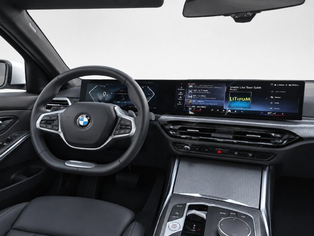 Used 2025 White BMW 330i xDrive image 39