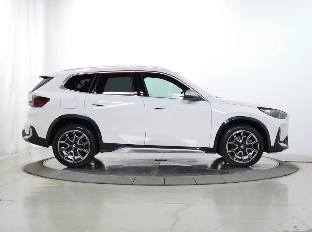 Used 2023 White BMW xDrive28i image 10