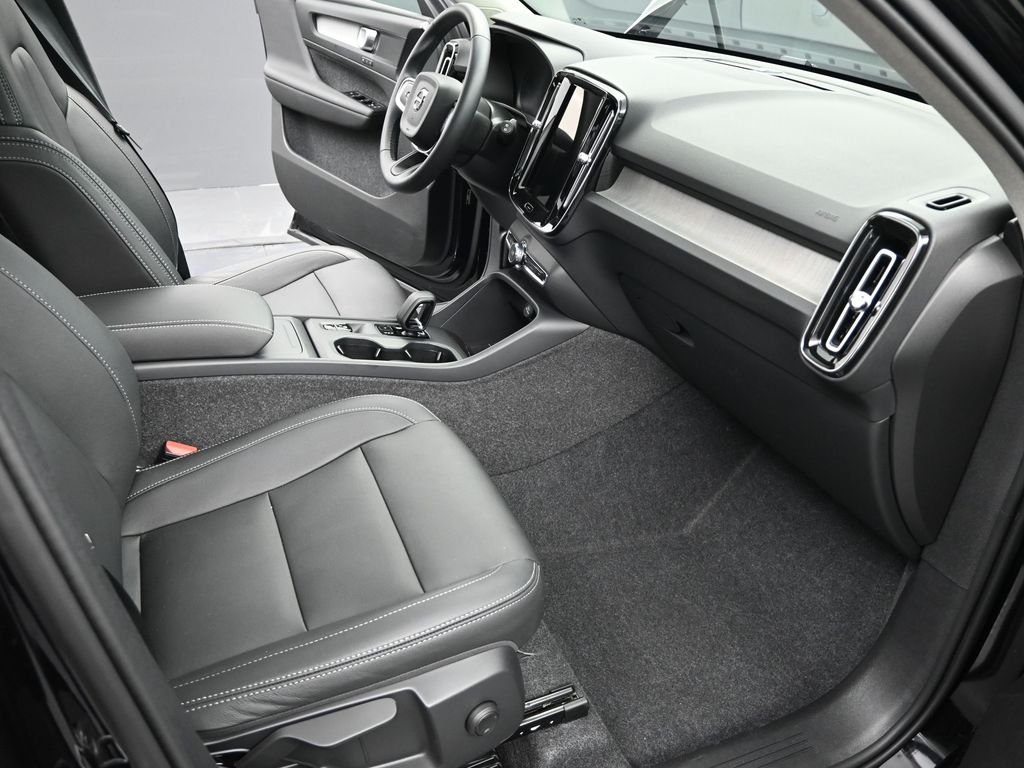2025 Volvo XC40 Core - Photo 18
