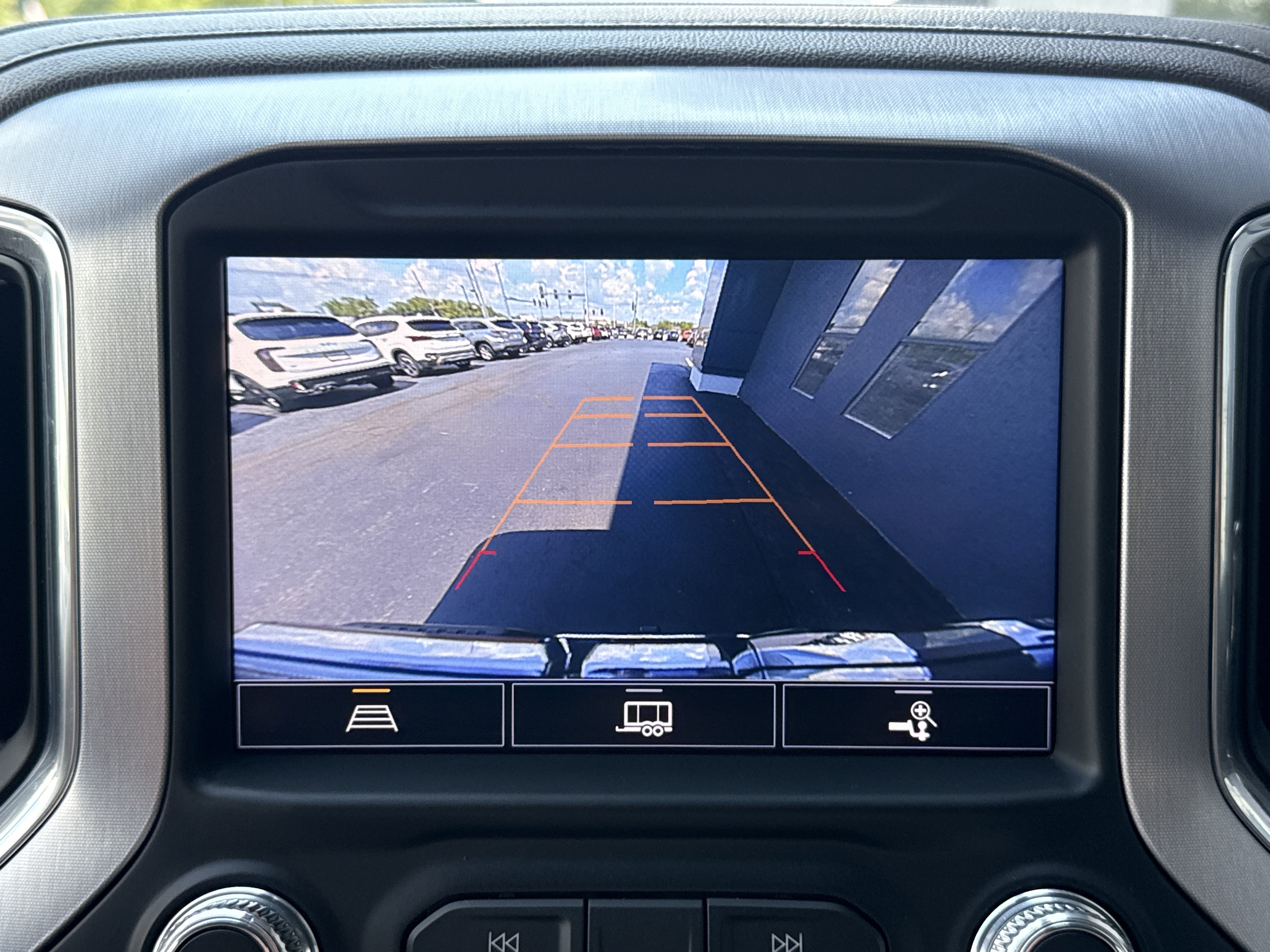 Used 2022 Dark Sky Metallic GMC SLT 4WD image 8