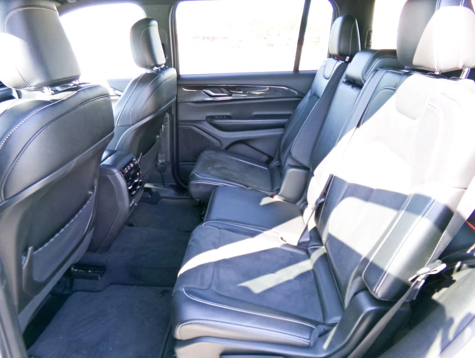 Used 2023 Bright White Clearcoat Jeep Altitude image 13