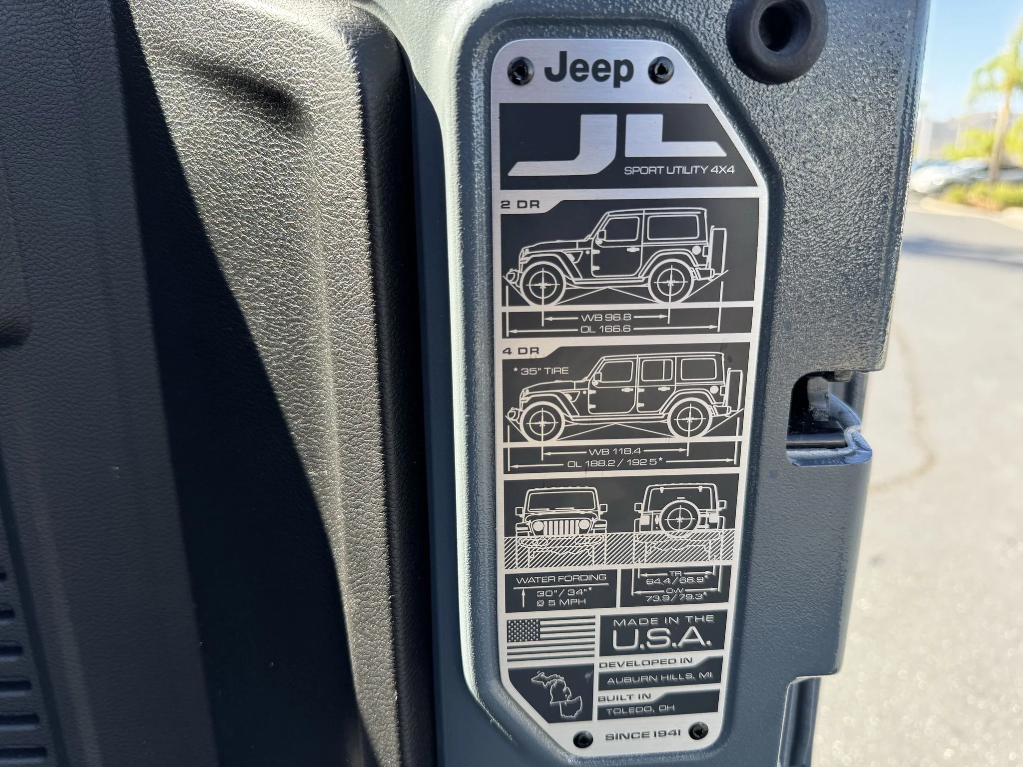 Used 2024 ANVIL CLEAR COAT Jeep Sahara image 38
