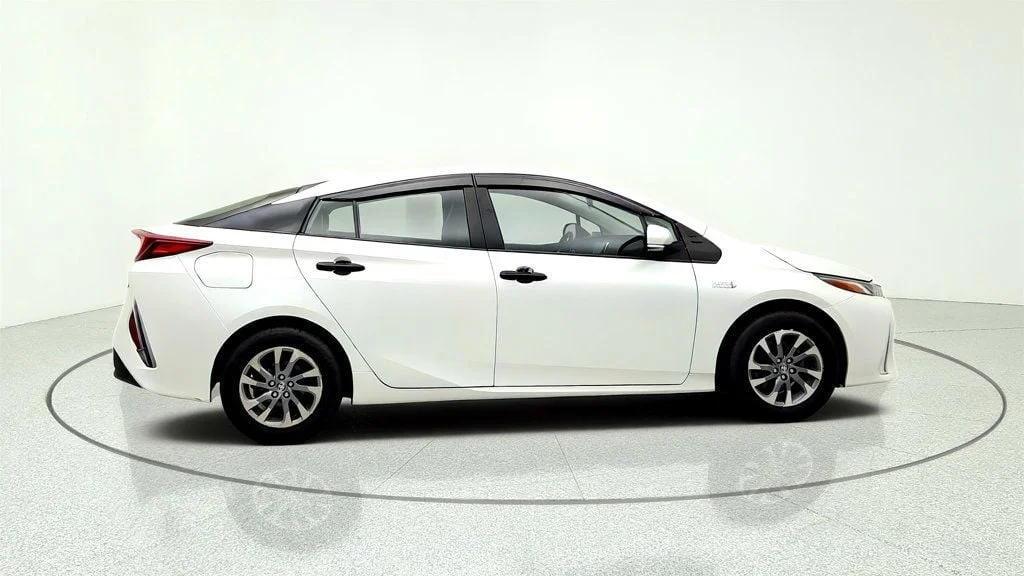 Used 2021 Wind Chill Pearl Toyota XLE image 4