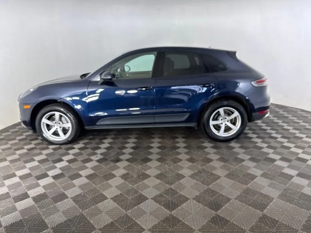 Used 2020  Porsche Base image 10