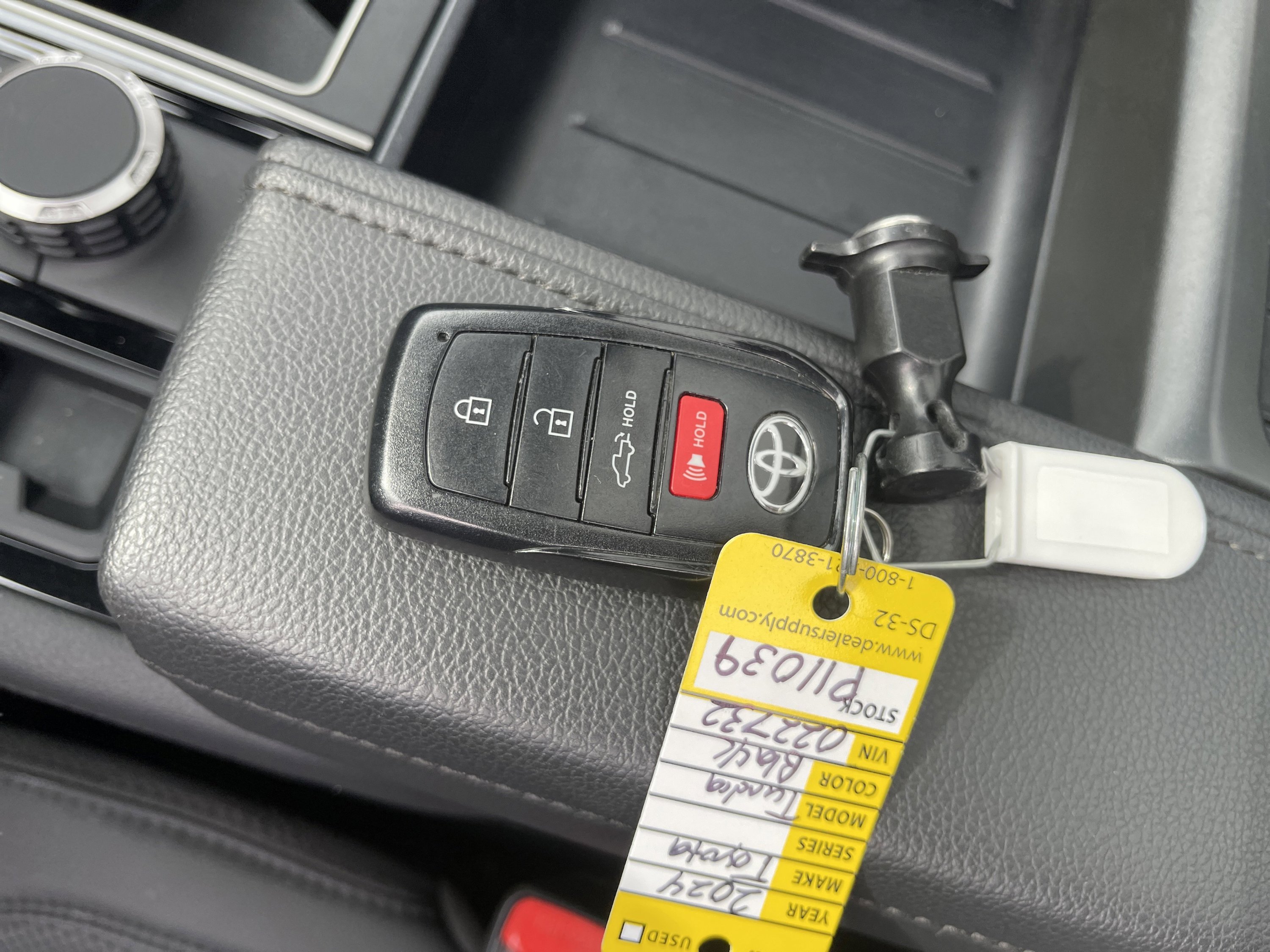 2024 Toyota Tundra Limited - Photo 27