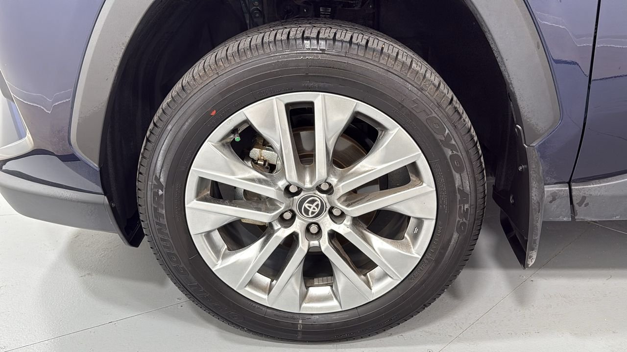 Certified Used 2025  Toyota Limited image 24