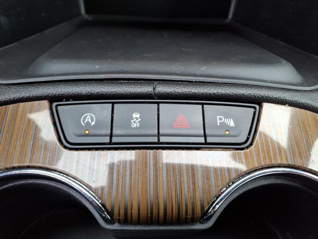 Used 2023 Ebony Twilight Metallic GMC SLE image 18