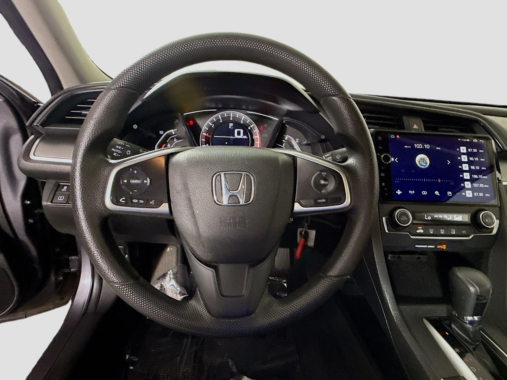 Used 2018 Modern Steel Metallic Honda LX image 9