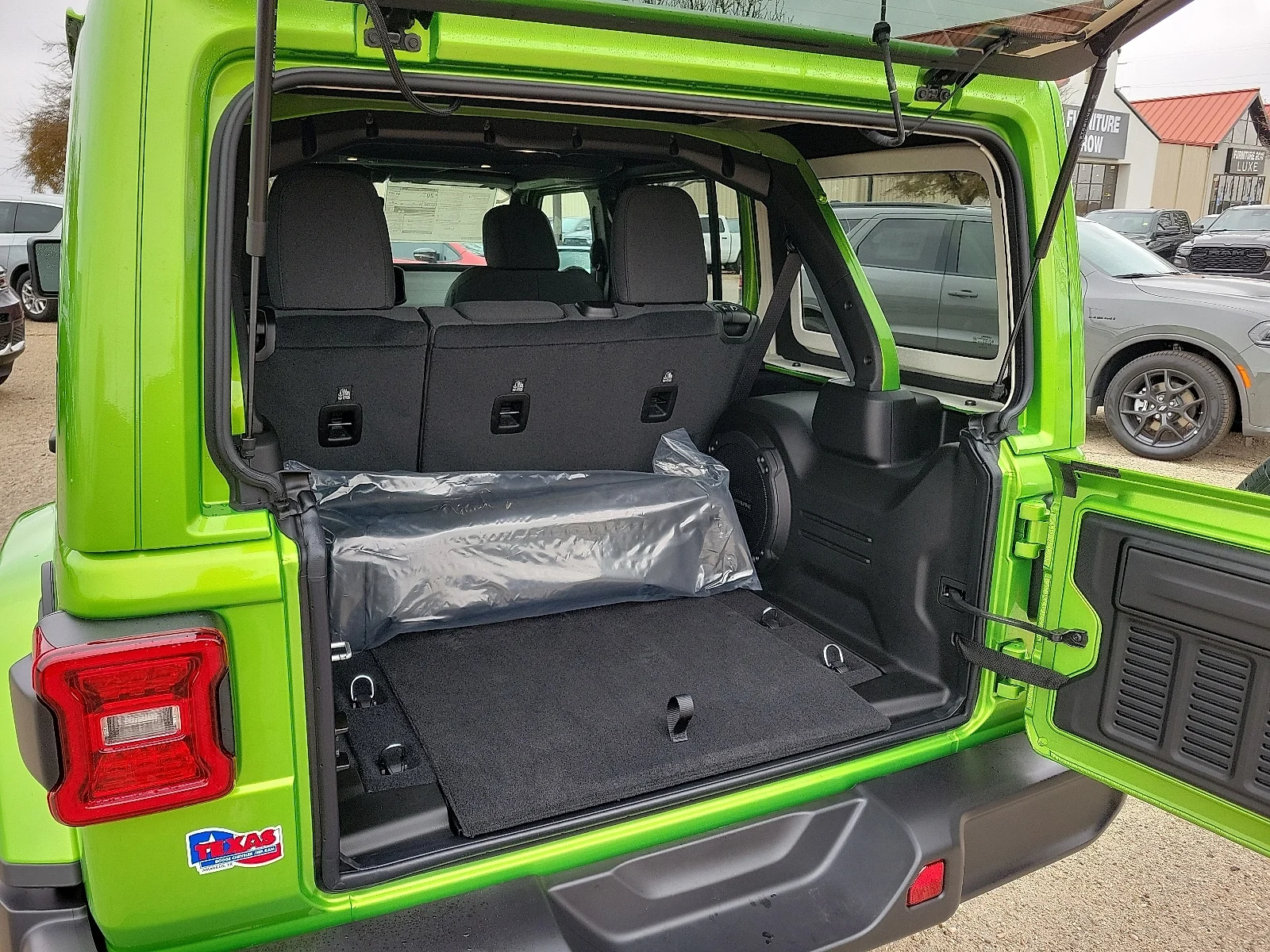 New 2026 PGE Mojito! Cle Jeep 4-DOOR SAHARA image 8