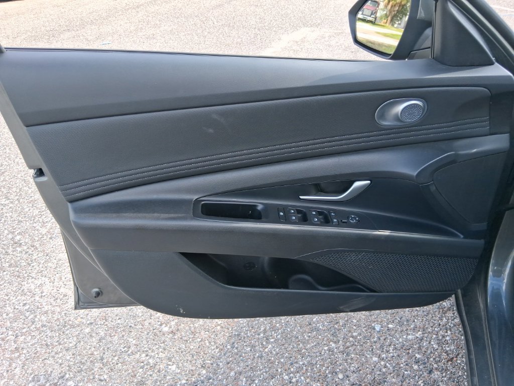 2025 Hyundai Elantra SEL - Photo 11