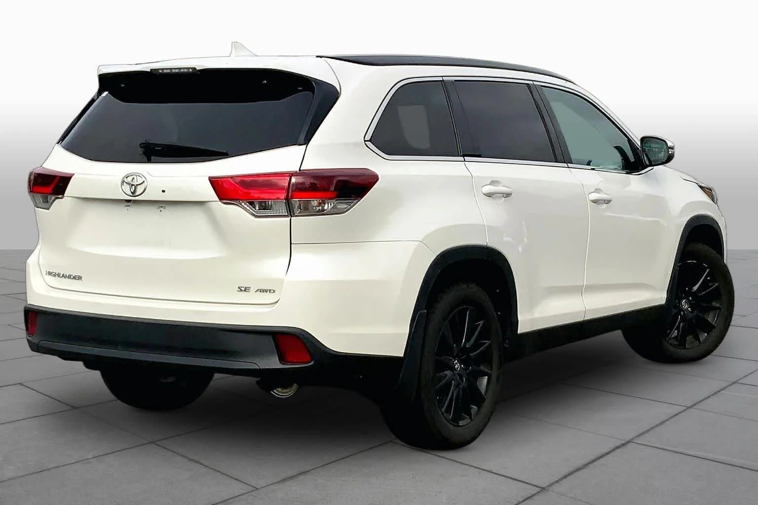 Used 2019 Blizzard Pearl Toyota SE image 13