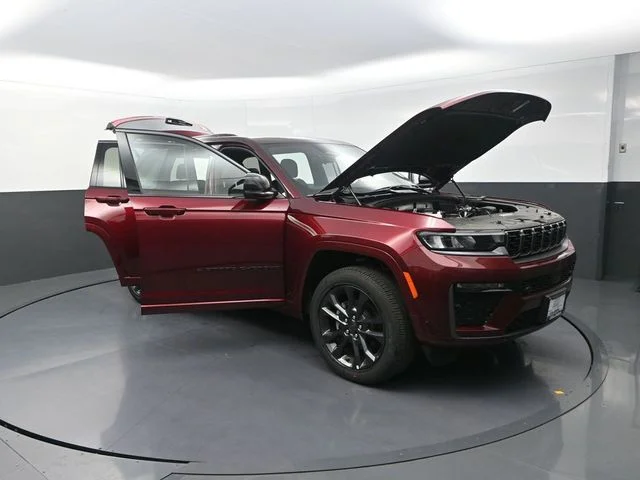 New 2026 Velvet Red Pearl-Coat Exterior Paint Jeep Limited Reserve image 29
