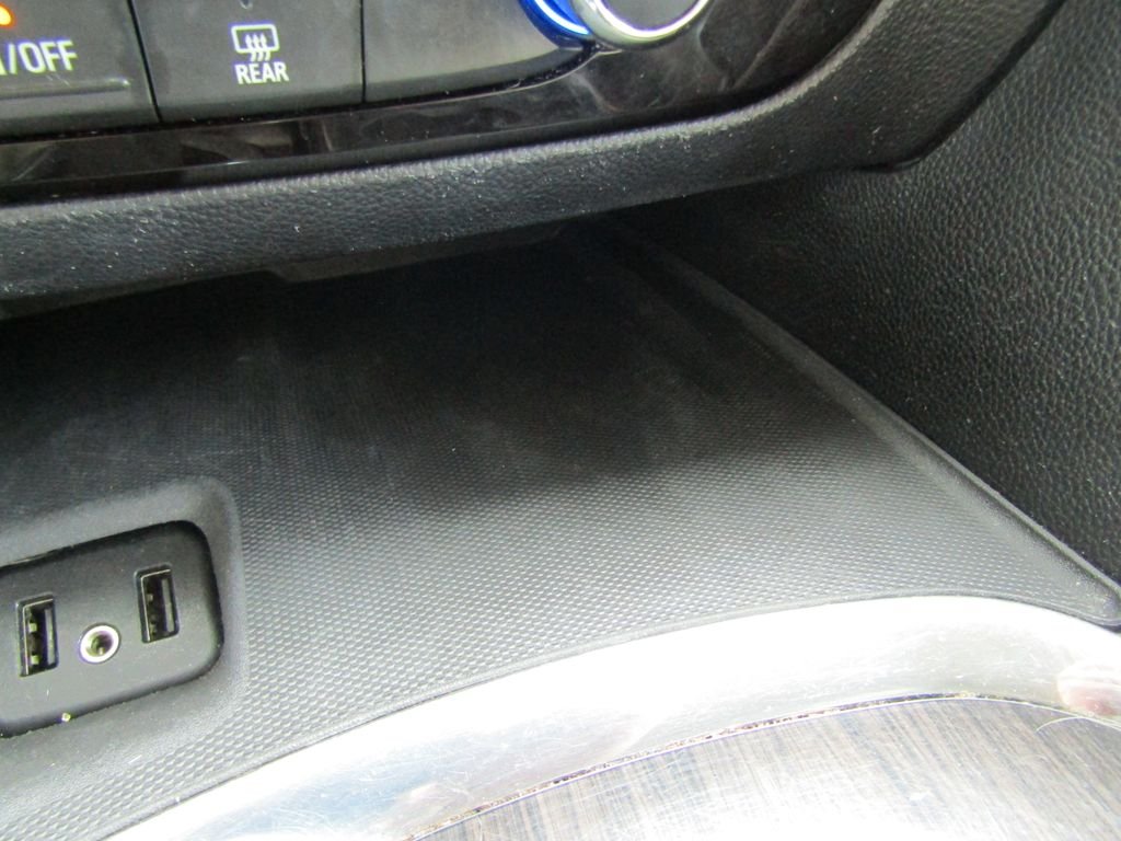 Used 2019 White Buick Essence image 16