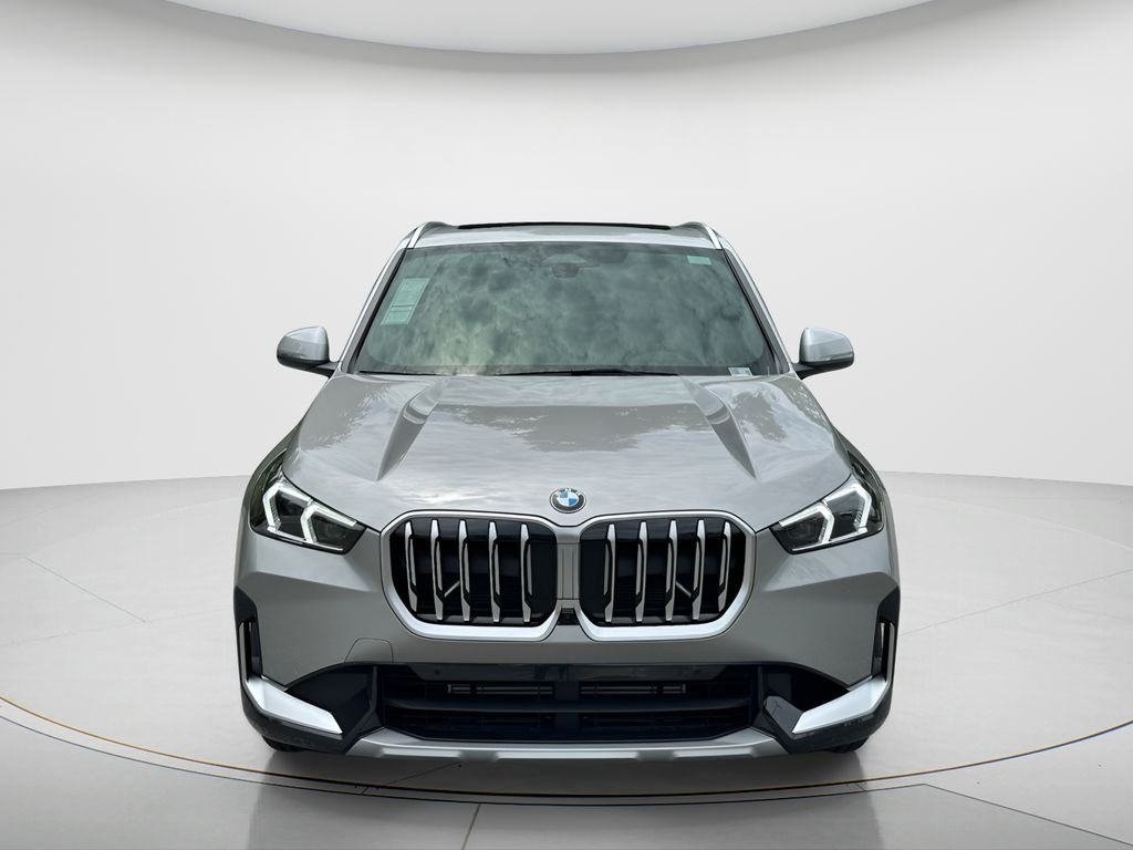 New 2026 Space Silver Metallic BMW xDrive28i image 2