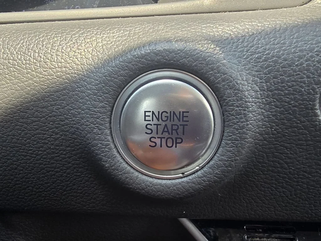 Used 2023 White Hyundai SEL image 31