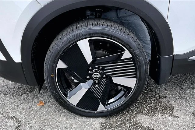 New 2026 White Nissan SR image 8