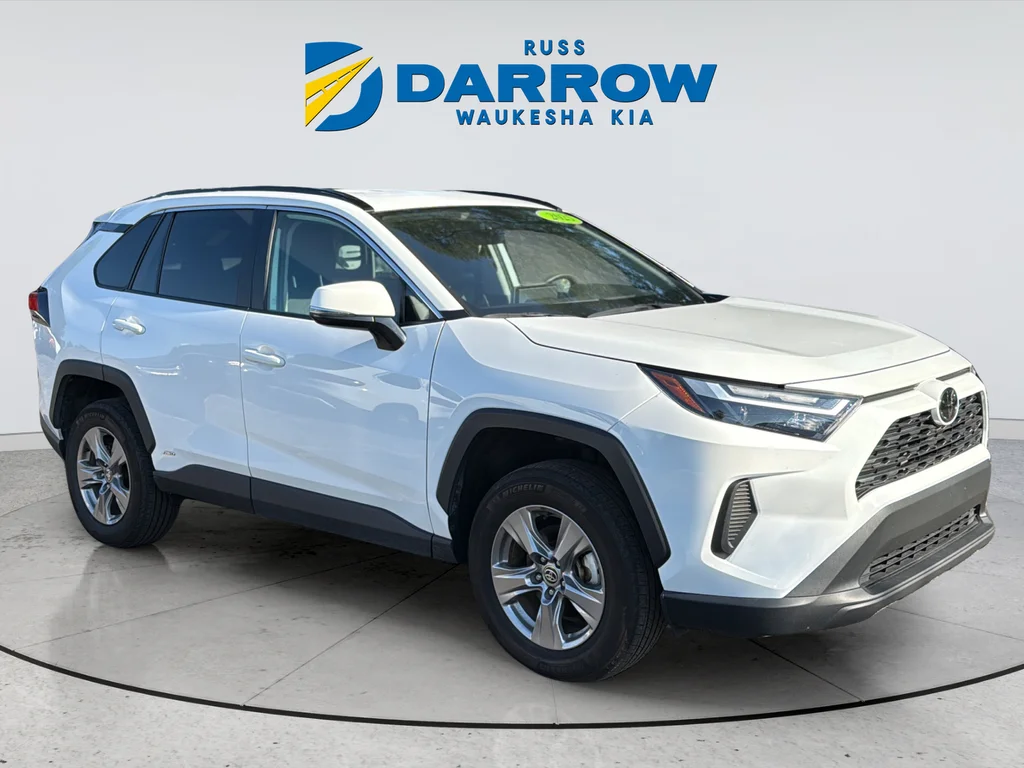 Used 2025 White Toyota XLE image 7