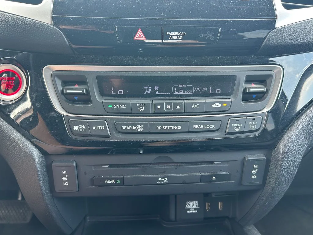 Used 2017  Honda Touring image 38