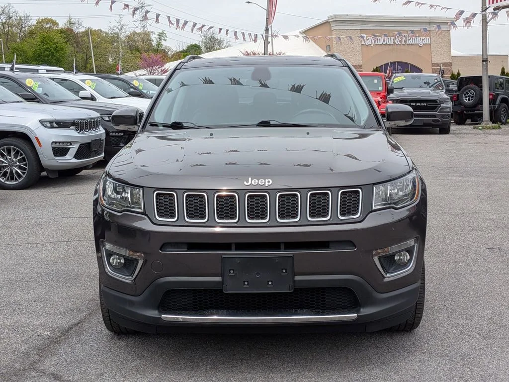 Used 2019 Gray Jeep Limited image 3