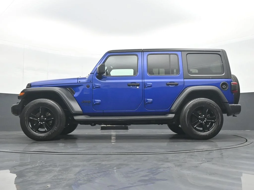 Used 2020 Blue Jeep Unlimited Sport Altitude image 27