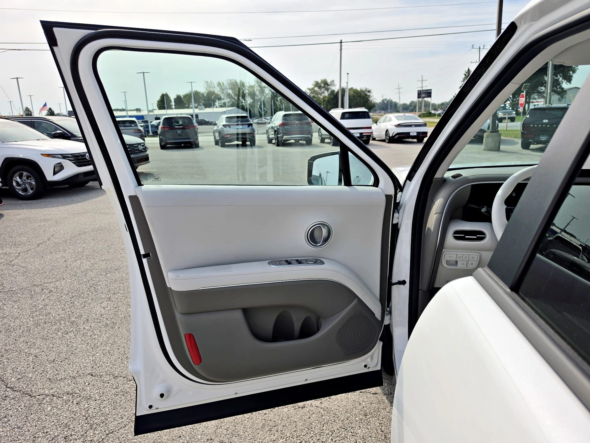 New 2027 Creamy White Pearl Hyundai SEL 7P image 19