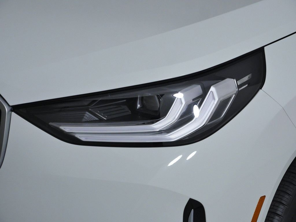 New 2026 Alpine White BMW 30 xDrive image 3