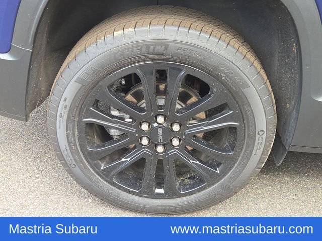 Used 2023 Blue Metallic GMC SLT image 4