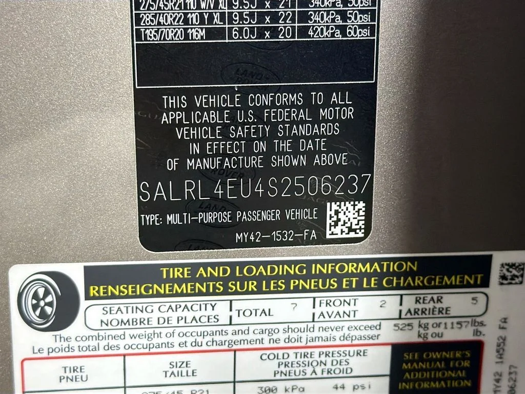 Used 2025 Lantau Bronze Metallic Land Rover Dynamic SE image 35