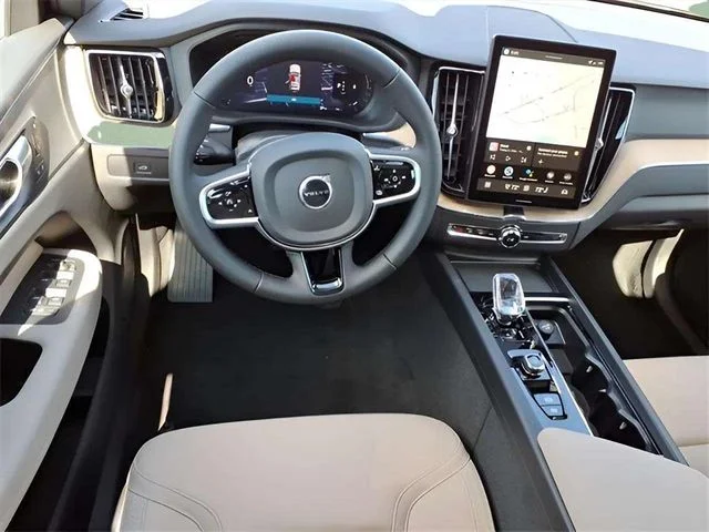 2026 Volvo XC60 Plus - Photo 10