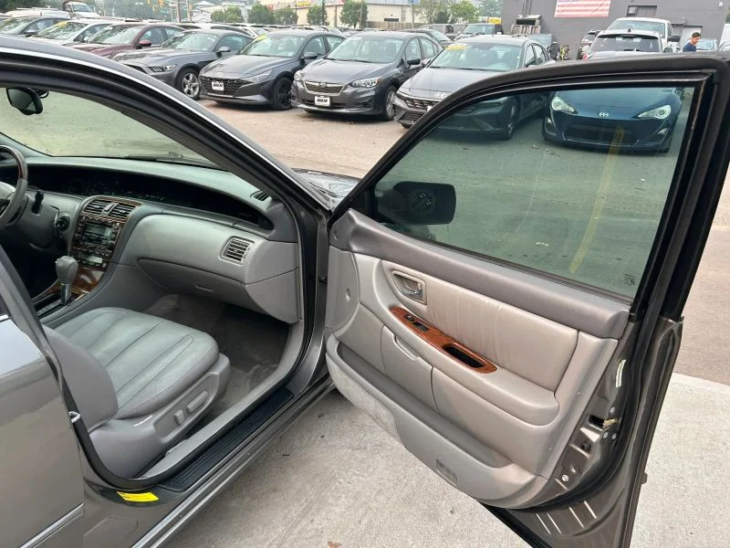 Used 2004 Gray Toyota XLS Sedan 4D image 19