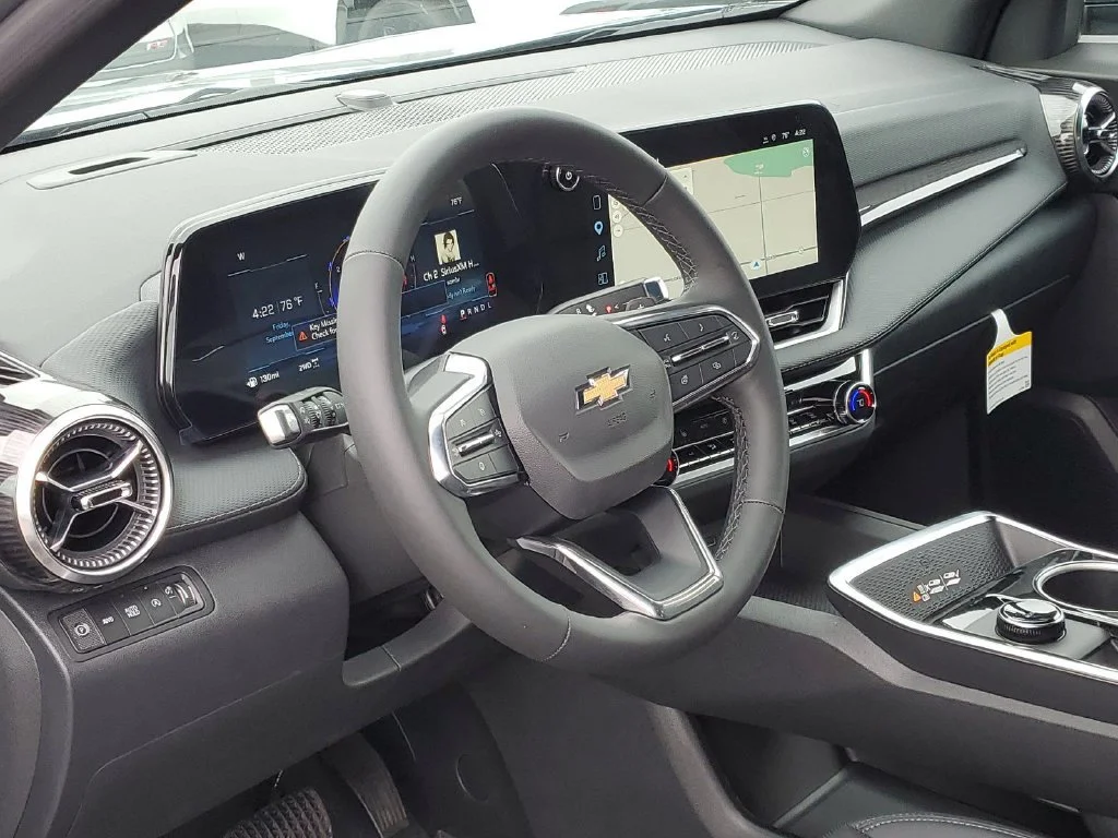 New 2027 Sterling Gray Metallic Chevrolet LT image 7
