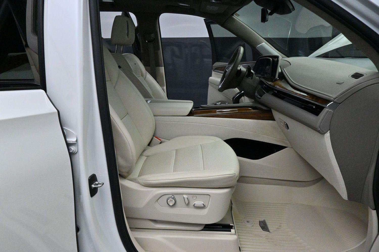 Used 2024 Crystal White Tricoat Cadillac Sport Platinum image 38