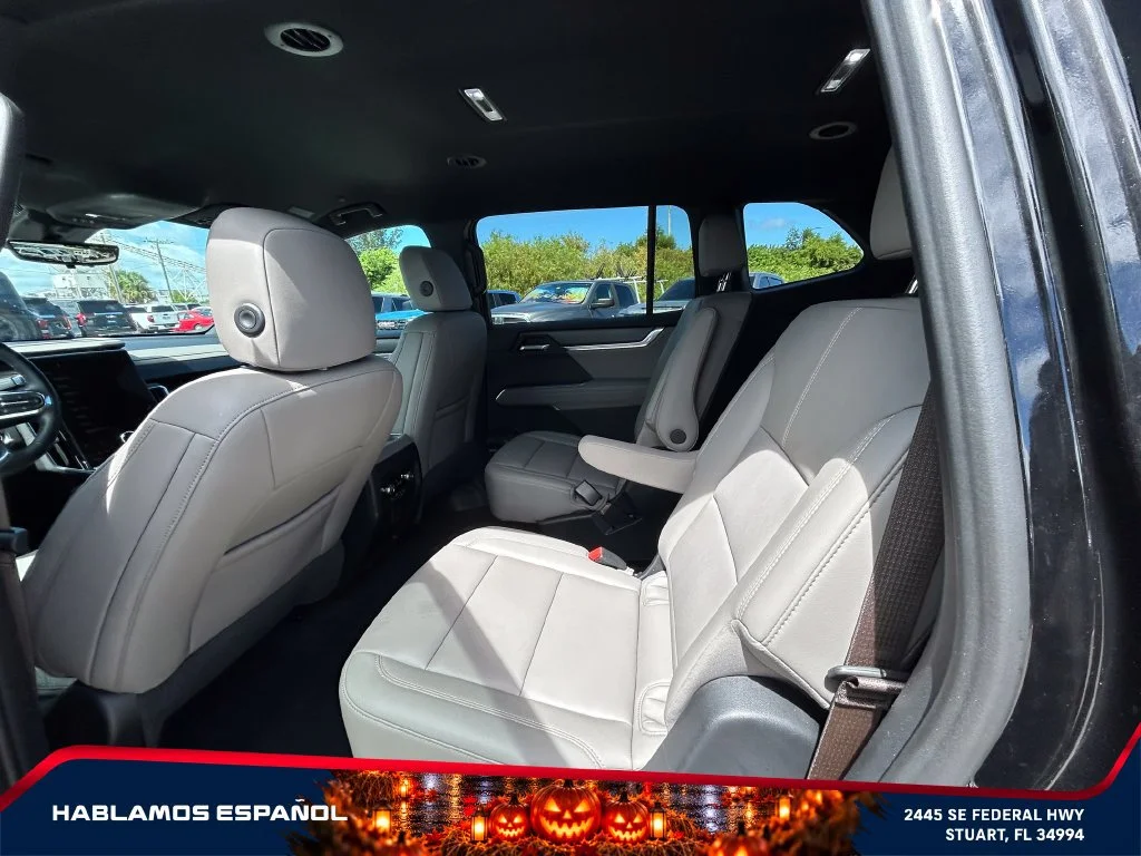 Used 2026 Ebony Twilight Metallic GMC Elevation image 13