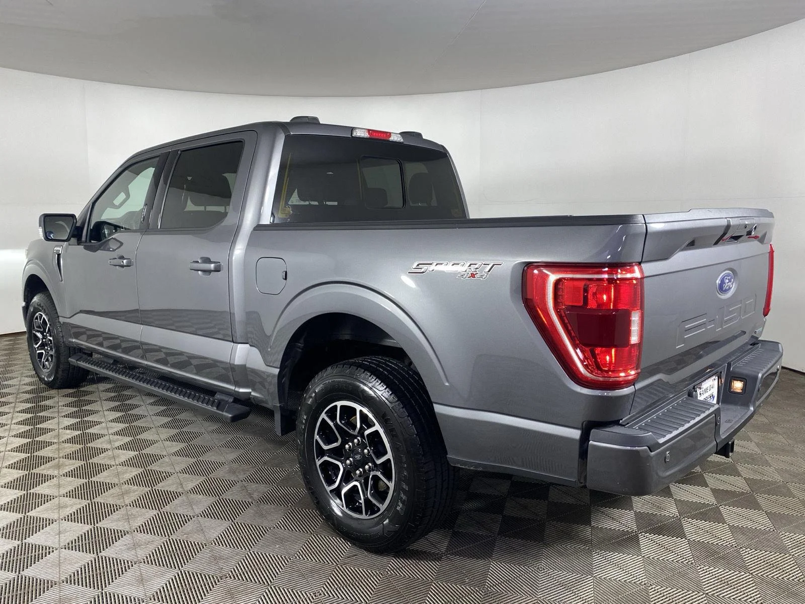 Used 2022 Carbonized Gray Ford XLT image 5