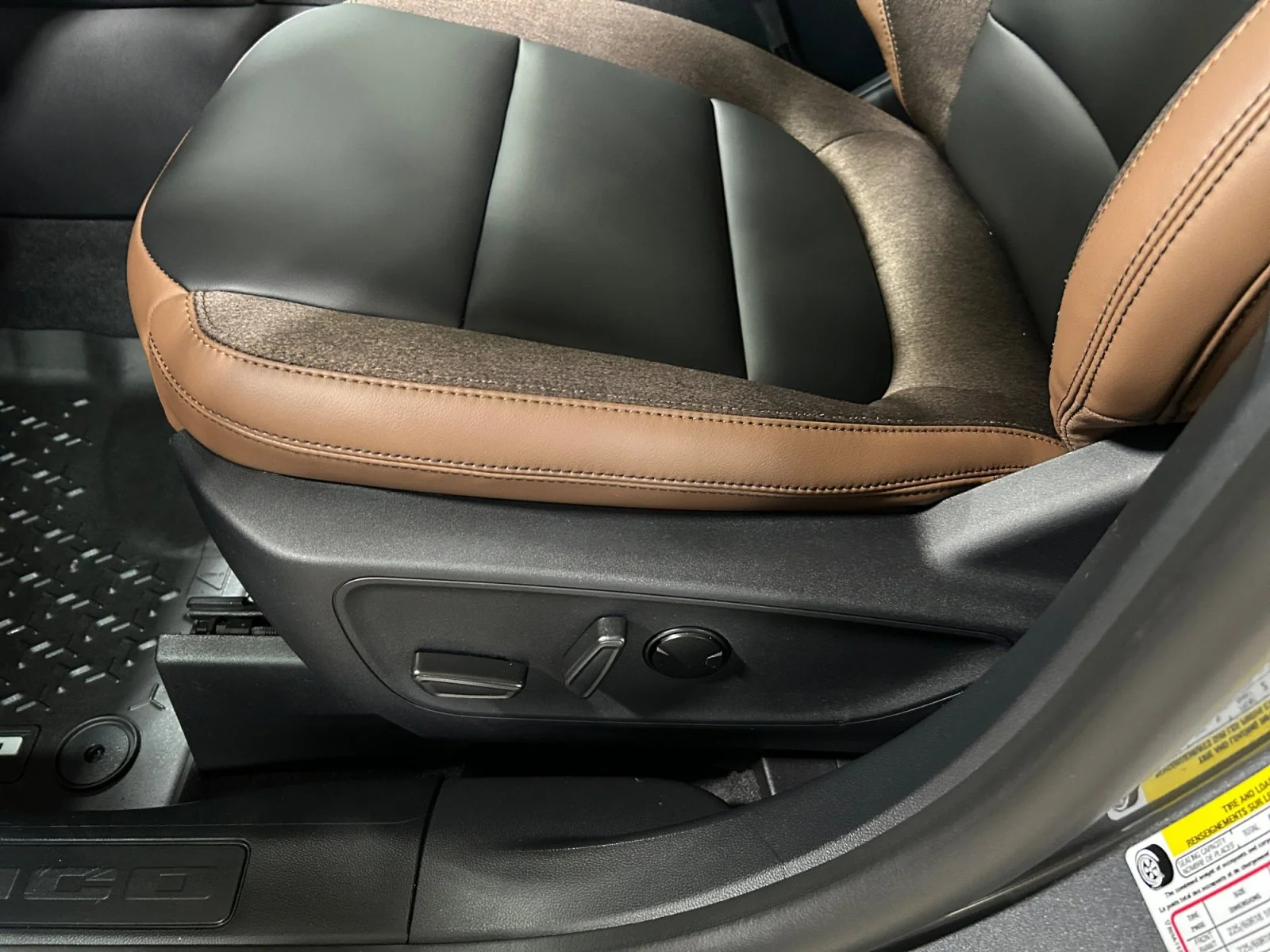New 2026 Carbonized Grey Metallic Ford Outer Banks image 14