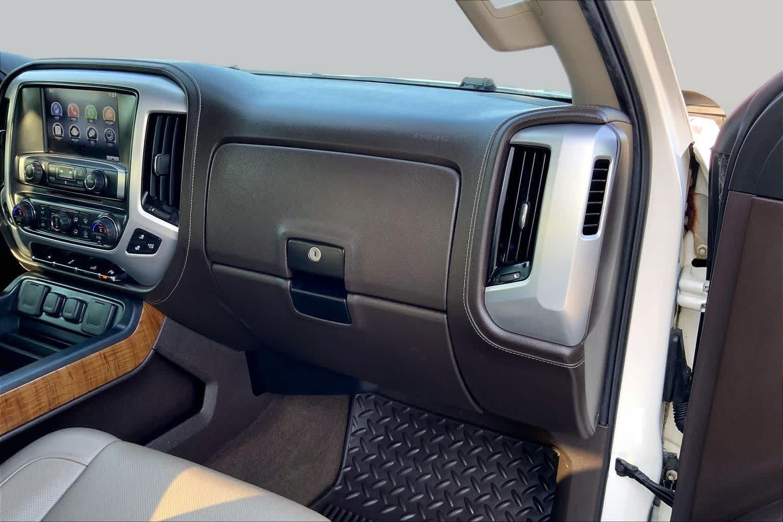 Used 2015 White Diamond Tricoat GMC SLT image 17
