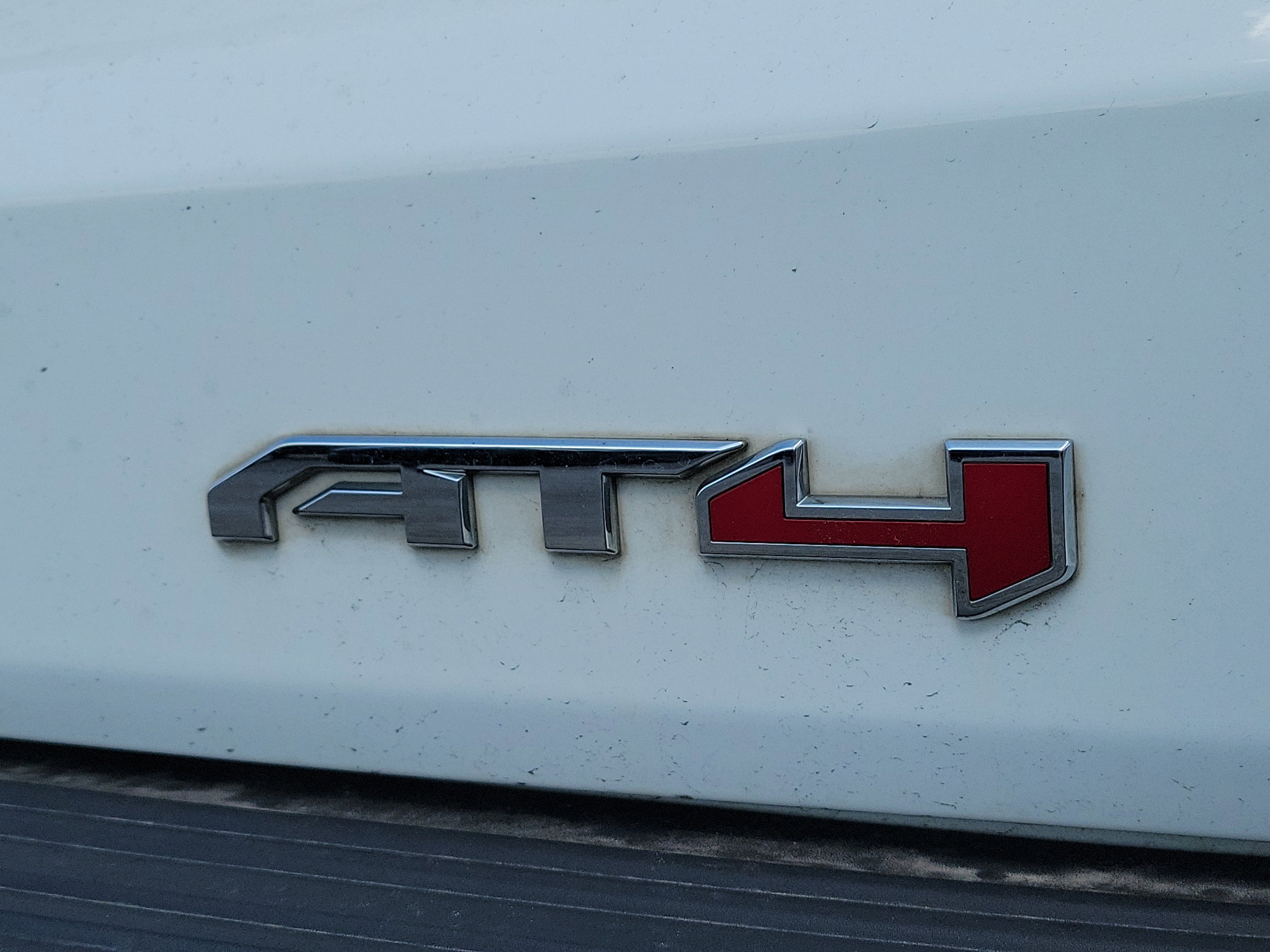 Used 2022  GMC AT4 image 8