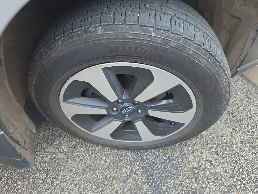 Used 2017 Silver Subaru 2.5i Premium image 3
