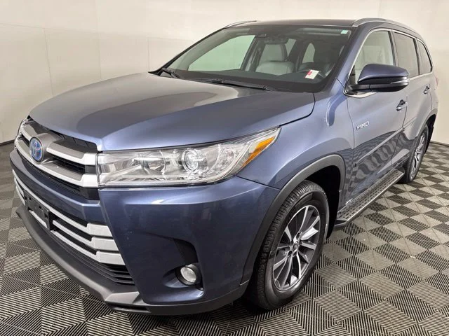 Certified Used 2018 Shoreline Mist Toyota XLE image 8