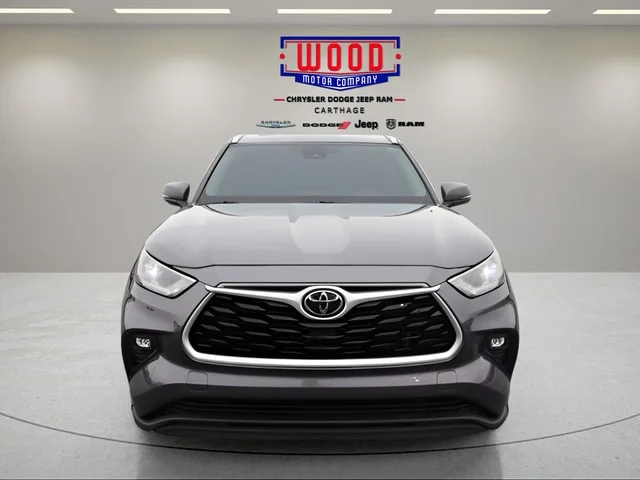Used 2021 Magnetic Gray Metallic Toyota XLE image 13