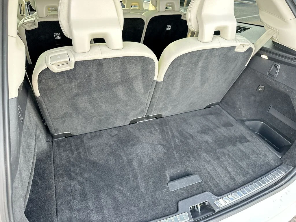 Used 2021 White Volvo T5 Momentum image 12