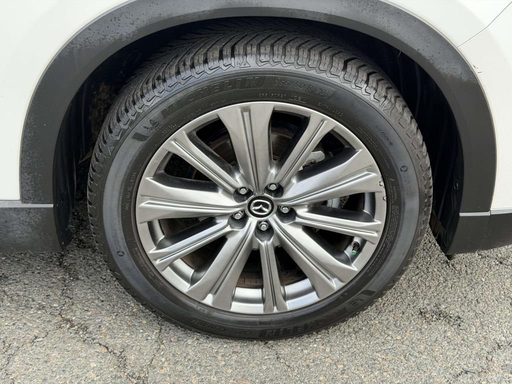 Used 2022 White Mazda Signature image 25