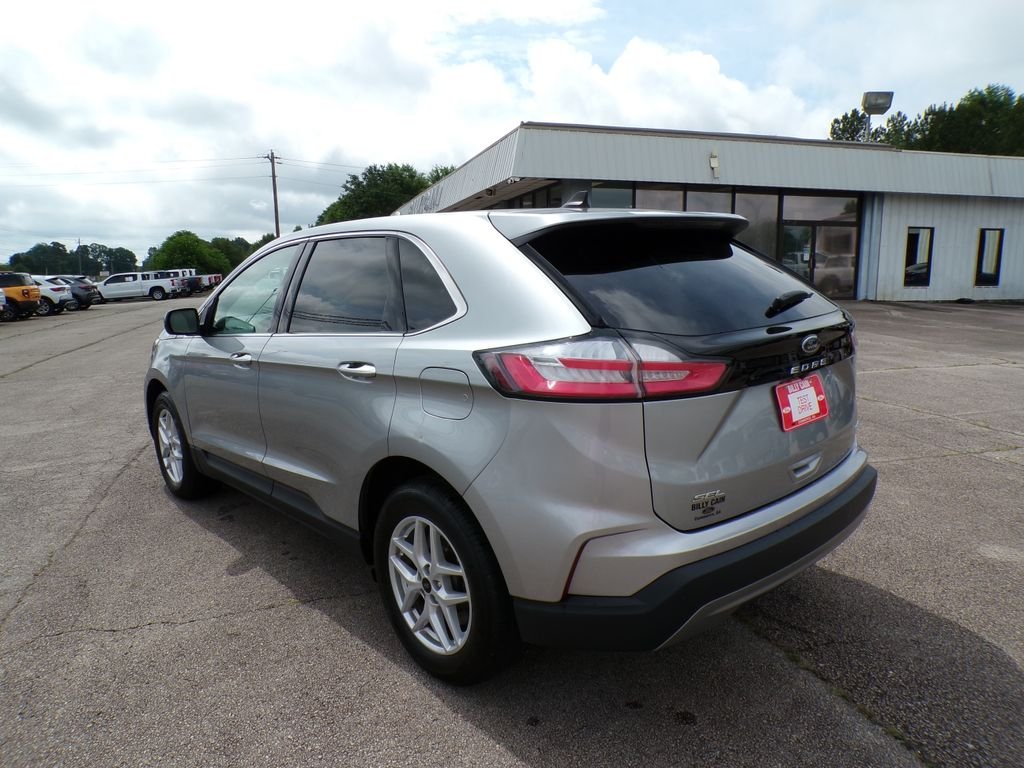 Used 2024 Silver Metallic Ford SEL image 5