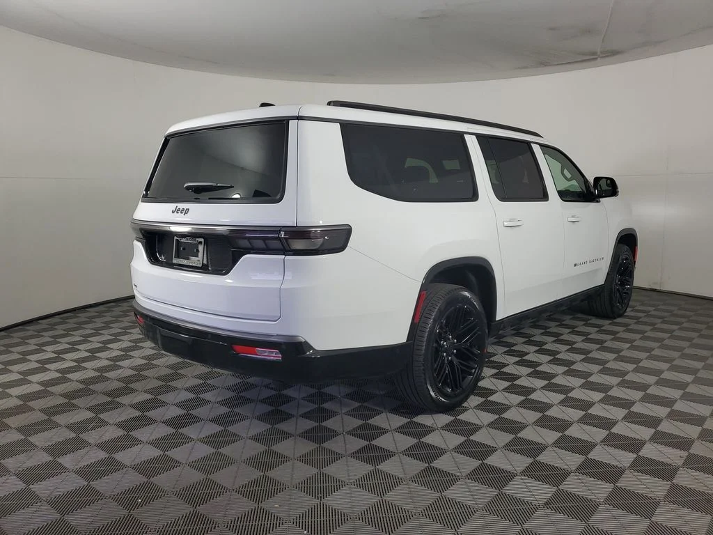 New 2026 Bright White Clear-Coat Exterior Paint Jeep Limited Reserve image 4