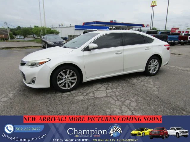 Used 2013 White Toyota XLE Premium image 1