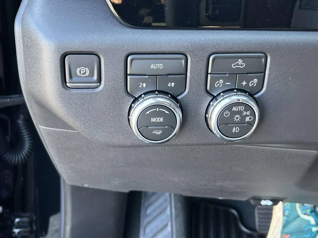 New 2026 Onyx Black GMC Elevation image 25